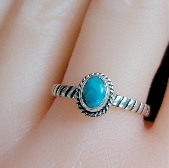 Vintage Jewelry - Handcrafted Nevada Turquoise Gemstone  Sterling Silver Ring Size 8 Women…